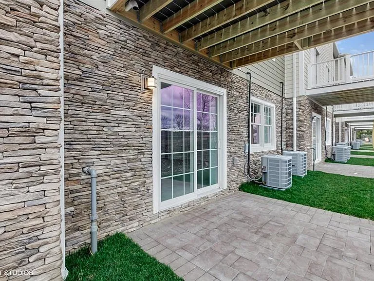 Belmont Estates Townhomes — Photo 23