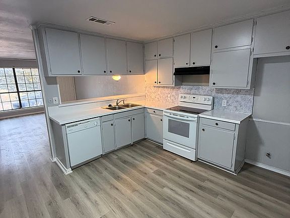 5th image of 3266 Matthews Dr APT B