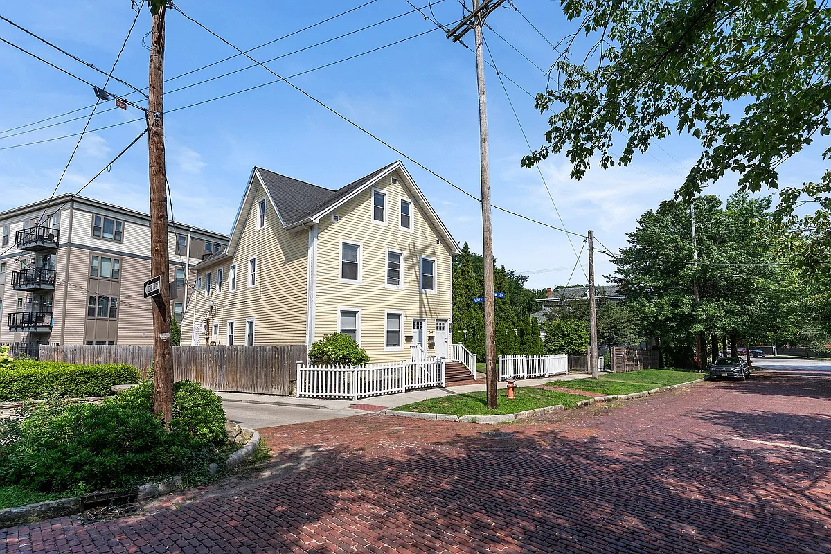 1_dsc00689 - 1544 W 29th St
