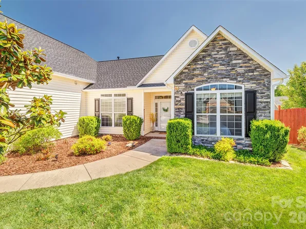7 Breyerton Ct, Asheville, NC 28804