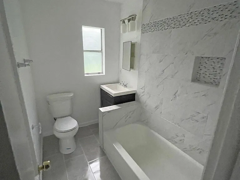 5084 Andrews St — Photo 3
