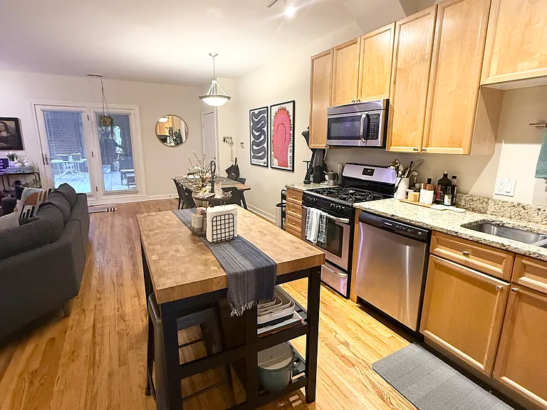 3343 N Clark St #2 — Photo 4