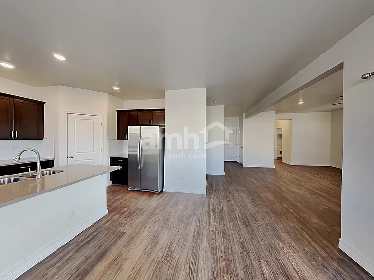 21467 S 231st St — Photo 4