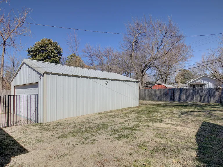 1325 S Delaware Ave — Photo 40