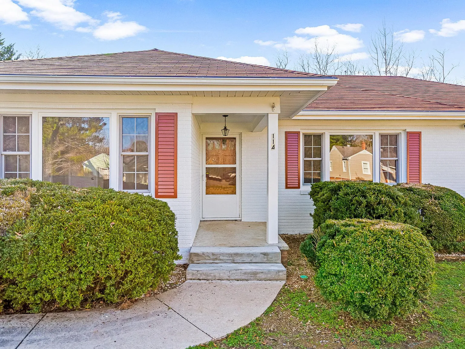 114 Woodale Dr — Photo 1