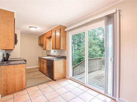 3rd image of 108 Rollingwood St