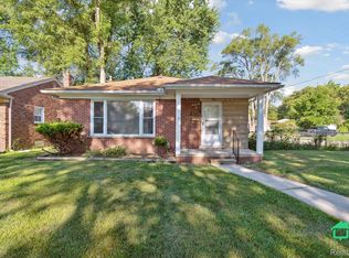23161 Gardner St, Oak Park, MI 48237