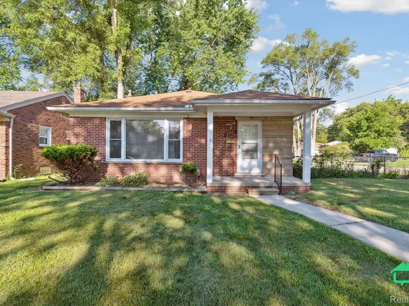 23161 Gardner St, Oak Park, MI 48237