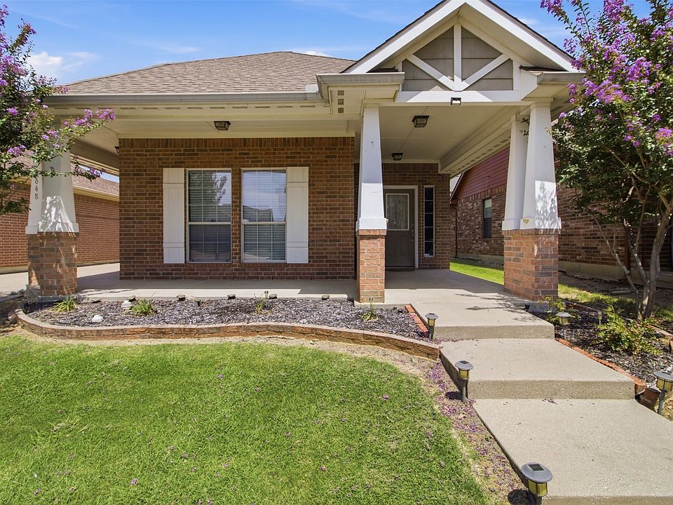 1st image of 2648 Blackstone Dr