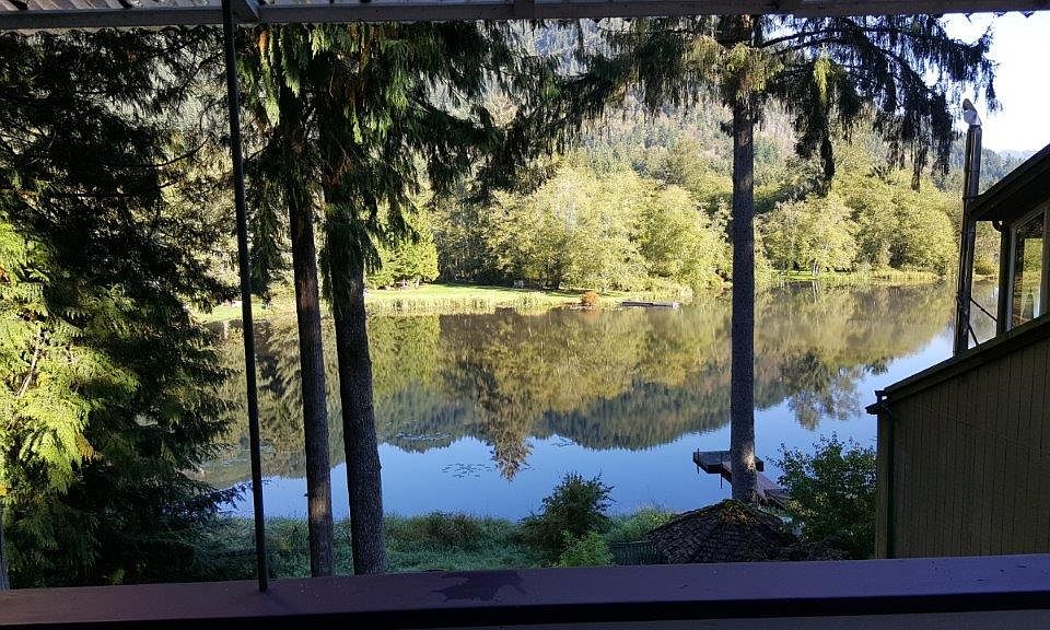 1st image of 541 Lakeside Dr