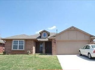 4222 Syracuse St, Moore, OK 73160