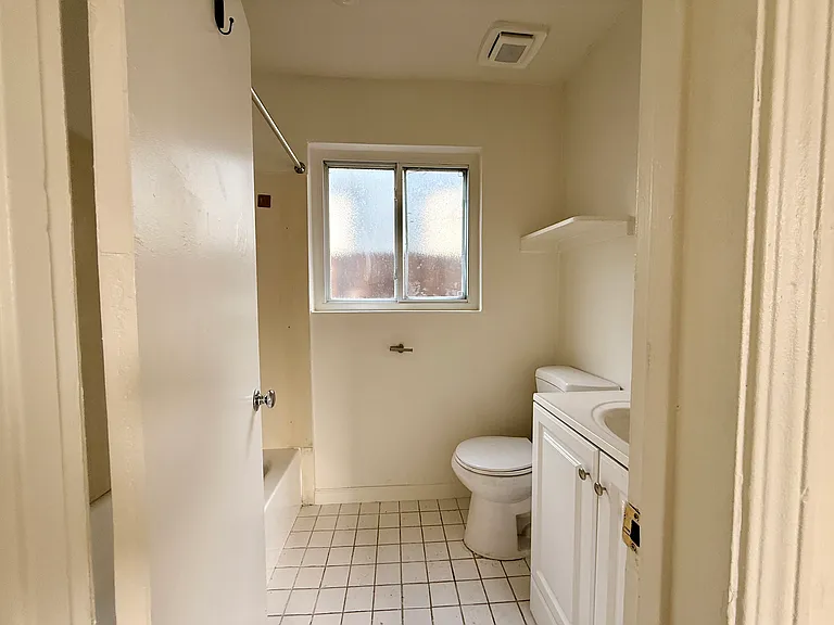 5810 Martin Luther King Jr Way #B — Photo 11