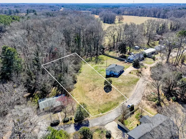 211 E Union Dr, Belton, SC 29627