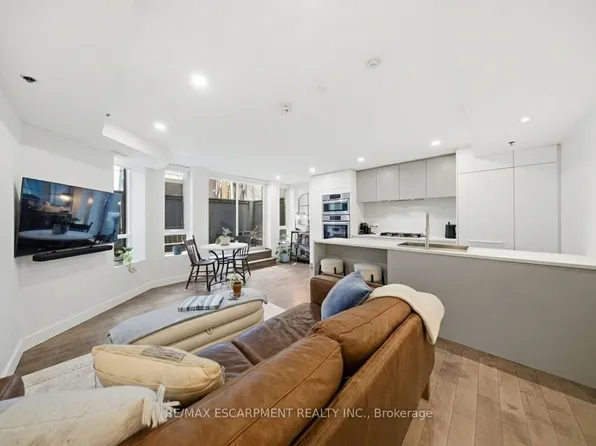 127 Queen St E #Townhouse 1, Toronto, ON M5C 1S3