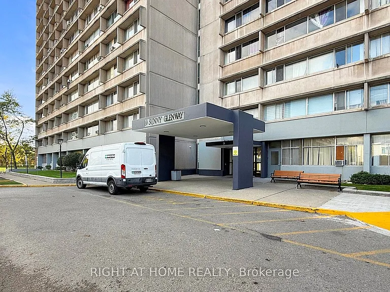 10 Sunny Glenway #511 — Photo 2