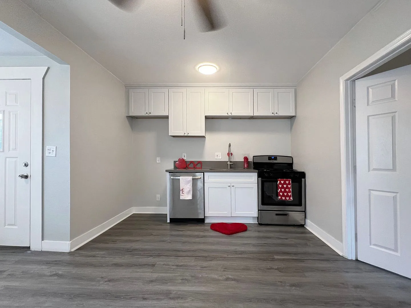 LB1239 — Photo 2