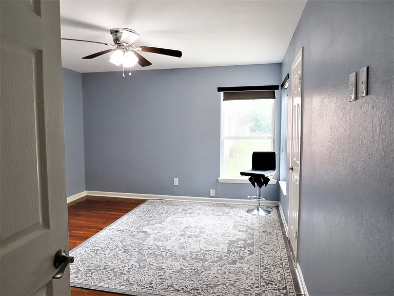 1026 Thomas St — Photo 14