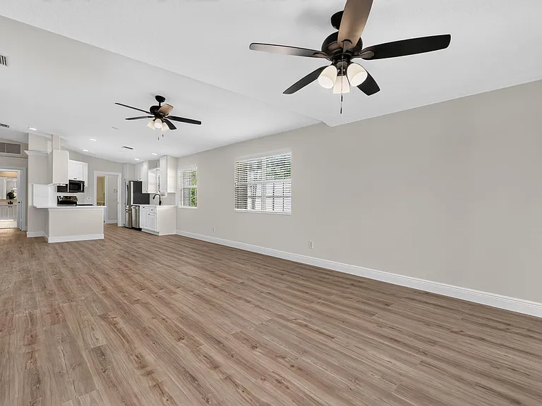 3546 SE Glacier Ter — Photo 24