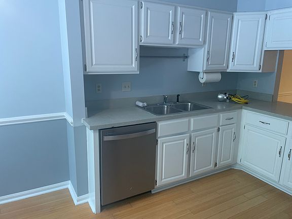4th image of 205 Forest Ct #205
