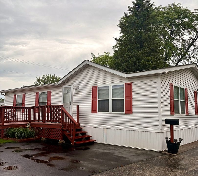 1st image of 32544 N Center Ln
