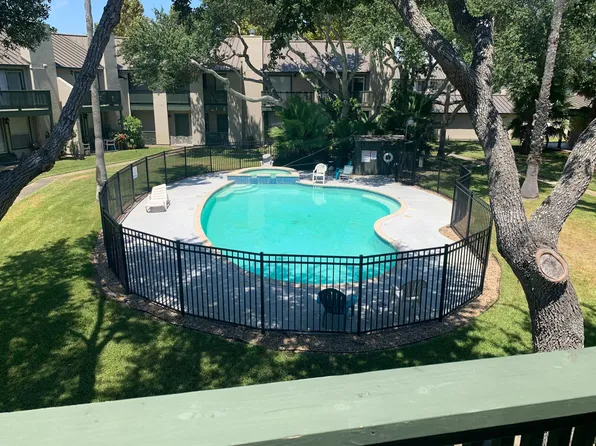 302 Saint Andrews St APT I-101, Rockport, TX 78382