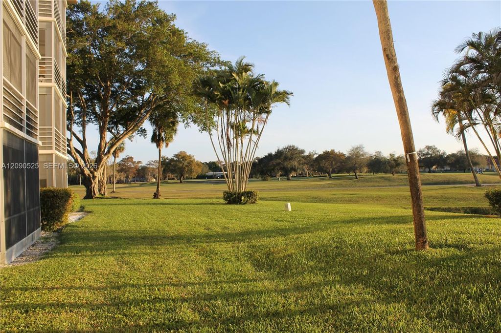 3980 Oaks Clubhouse Dr APT 110, photo 4