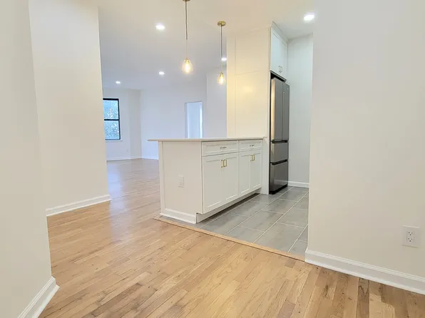 43 Van Wagenen Avenue image 1 of 14