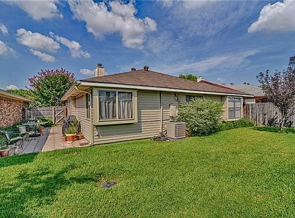 3rd image of 305 Lantana Dr
