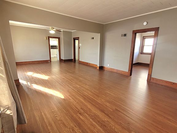 5th image of 806 S 6th St APT 1