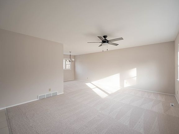 3rd image of 266 Dartmoor Dr
