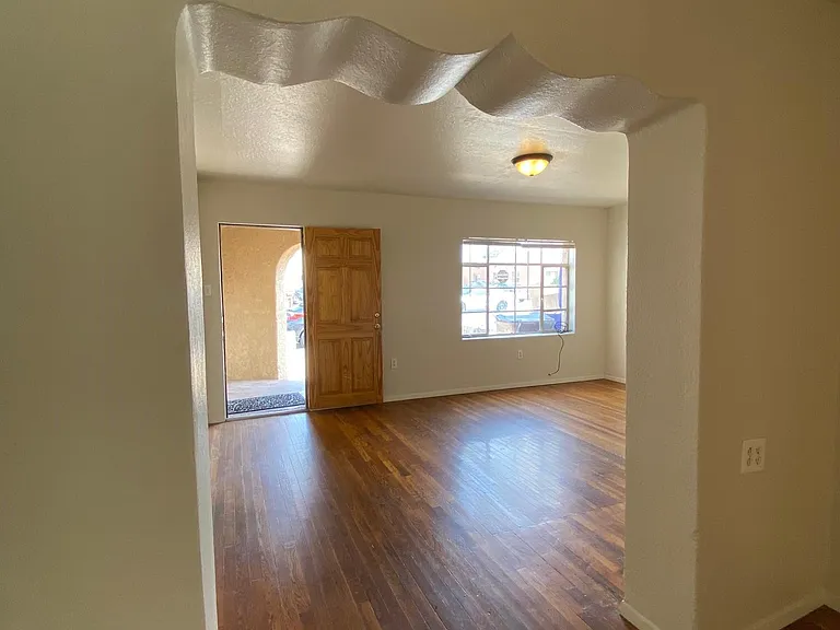 827 N San Pedro St — Photo 10