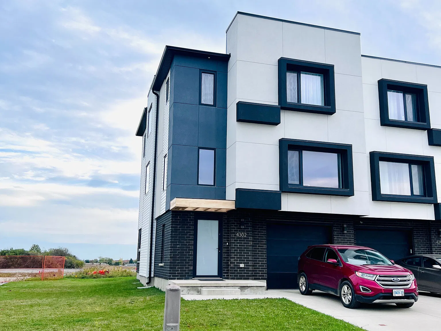 3 bed, $2,700 — Photo 1