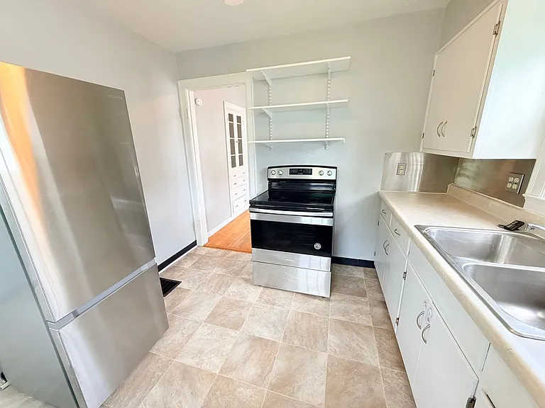 108 S 8th Ave — Photo 10