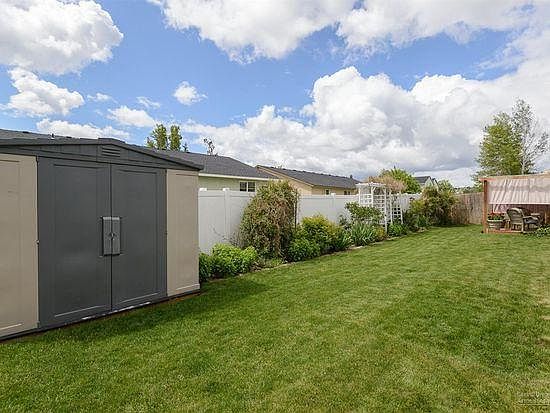Shared back yard with separated privacy fence between units.