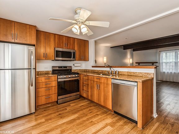 4th image of 517 Normandie Ln