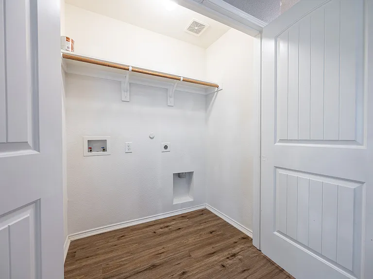5661 McClelland St — Photo 20