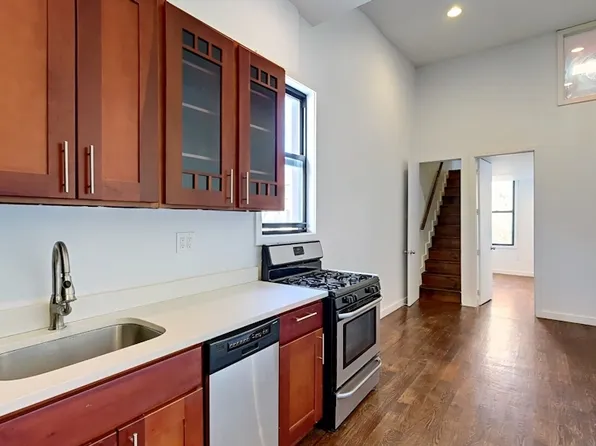 886 Franklin Avenue image 1 of 11
