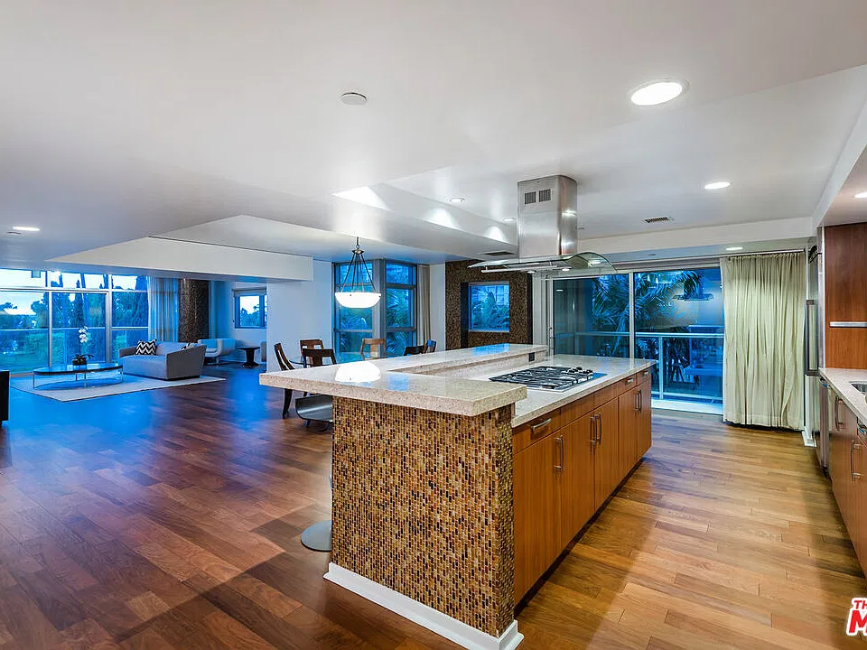 13650 Marina Pointe Dr #502