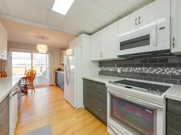 4303 46th St, Stony Plain, AB T7Z 1J5