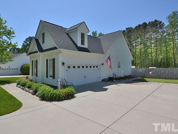 3rd image of 60 Glen Oaks Dr