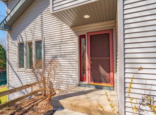 22 Hidden Hollow Trl, Madison, WI 53717