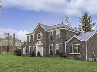 1113 Hunters Run Dr, Amelia, OH 45102