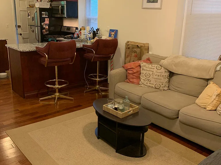 2041 Spring Garden St #1R — Photo 1
