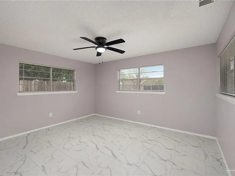2409 Camellia Ave — Photo 10