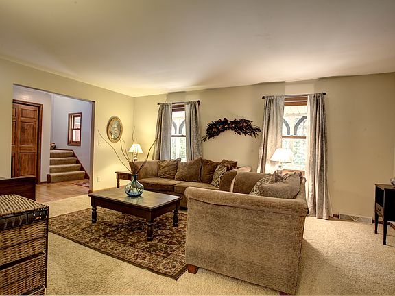 5th image of 5975 Robin Hill Dr NE
