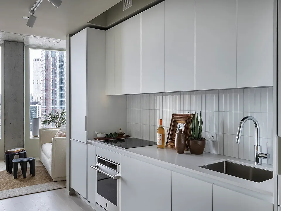 505 State St #16H