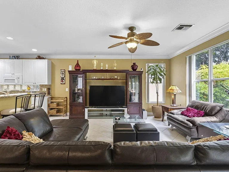 8492 Breezy Oak Way — Photo 13
