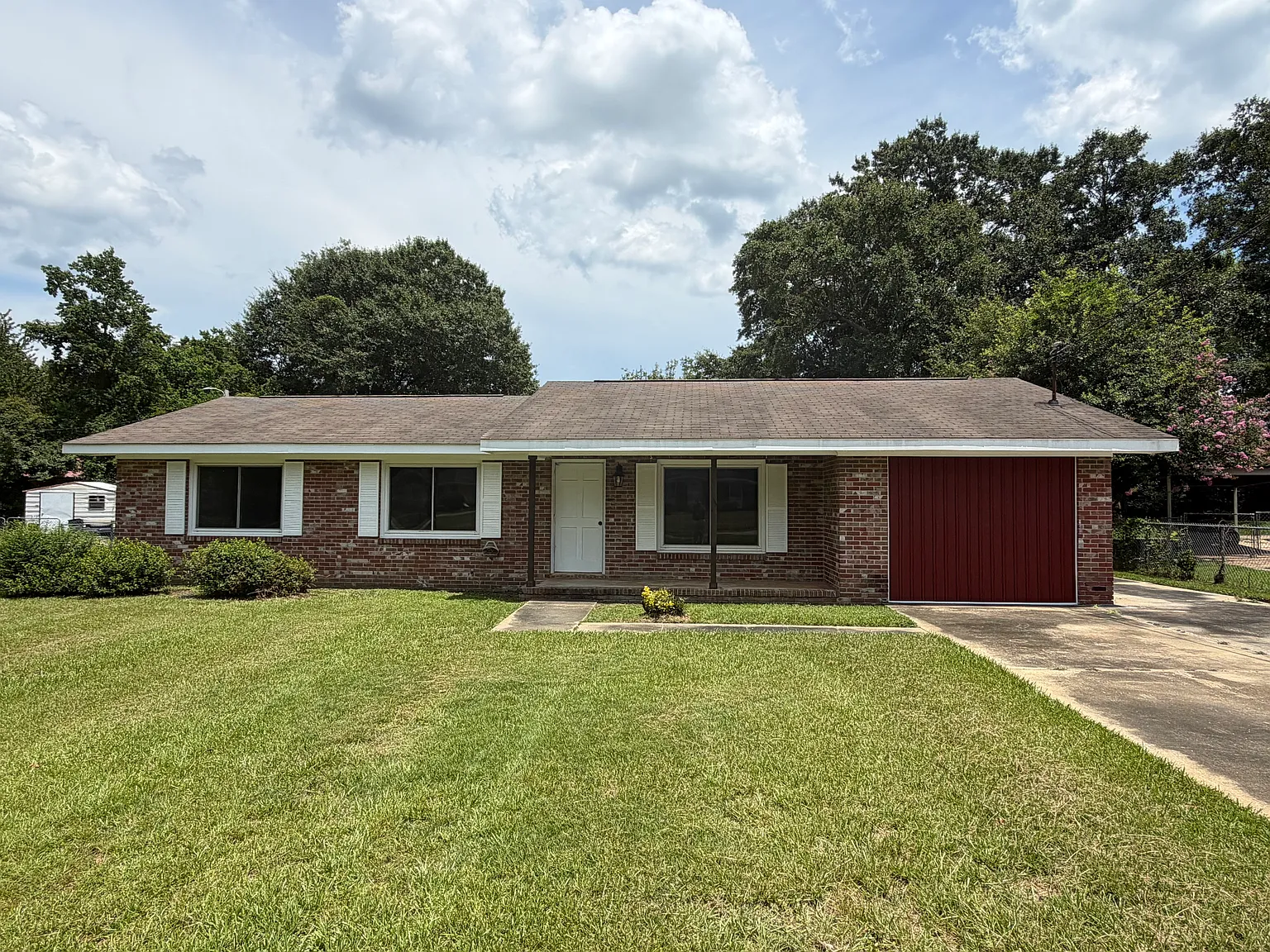 4 bed, 1705 sqft, $1,395 — Photo 1