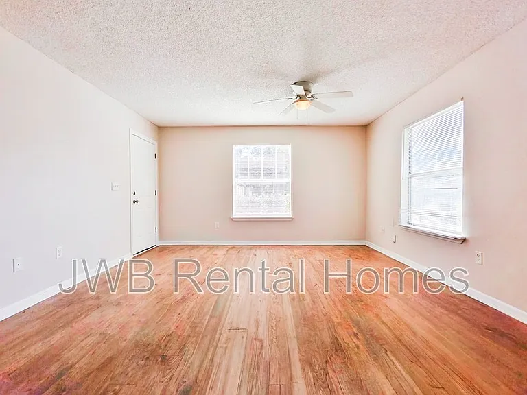 1318 Harrison St — Photo 6