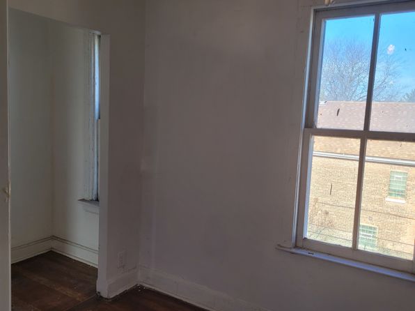 chicago-illinois-2143187561 picture